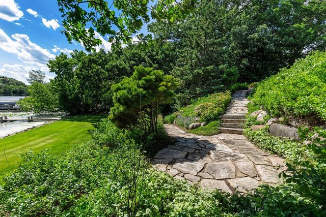 7011 Willow Creek Road, Eden Prairie, MN 55344