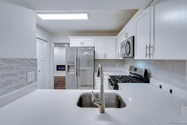 6265 Potomac Circle, West Bloomfield, MI 48322