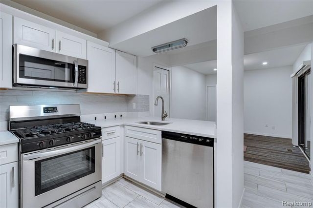 6265 Potomac Circle, West Bloomfield, MI 48322