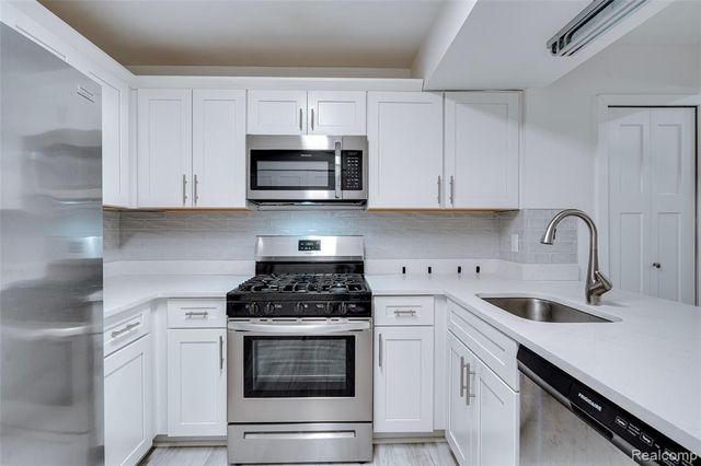 6265 Potomac Circle, West Bloomfield, MI 48322