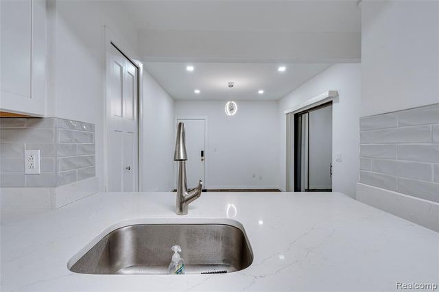 6265 Potomac Circle, West Bloomfield, MI 48322