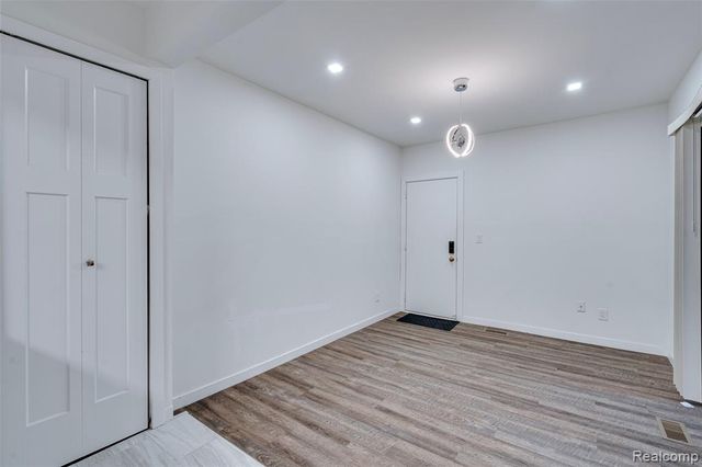 6265 Potomac Circle, West Bloomfield, MI 48322