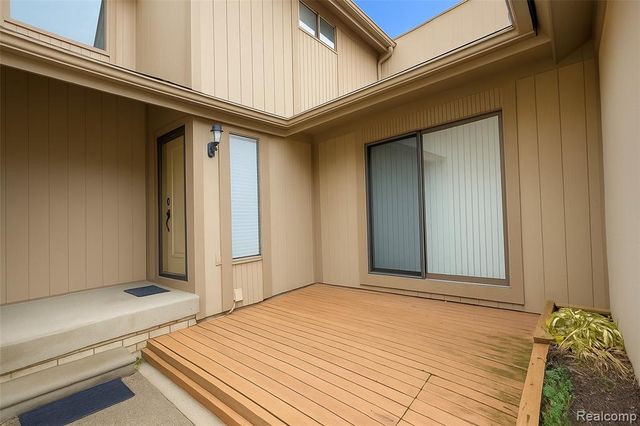 6265 Potomac Circle, West Bloomfield, MI 48322