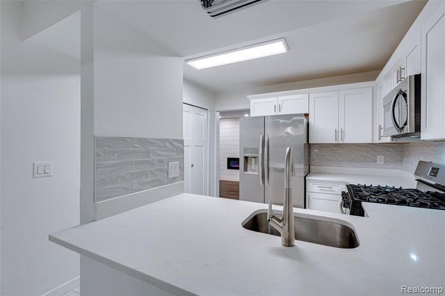 6265 Potomac Circle, West Bloomfield, MI 48322