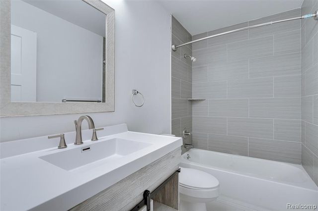 6265 Potomac Circle, West Bloomfield, MI 48322