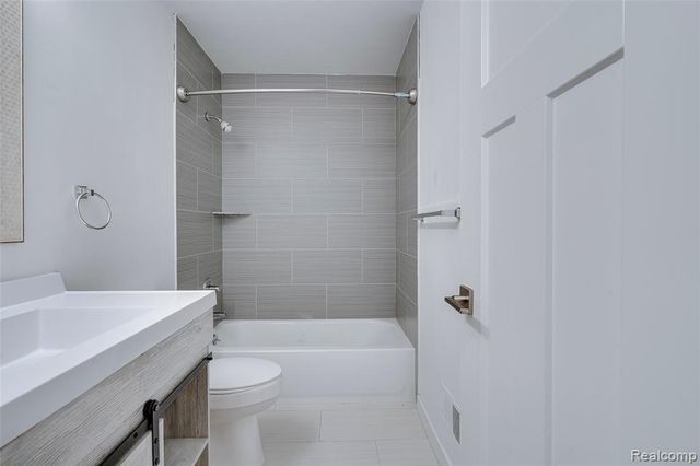 6265 Potomac Circle, West Bloomfield, MI 48322