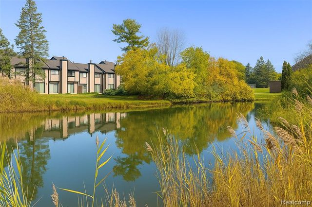 6265 Potomac Circle, West Bloomfield, MI 48322