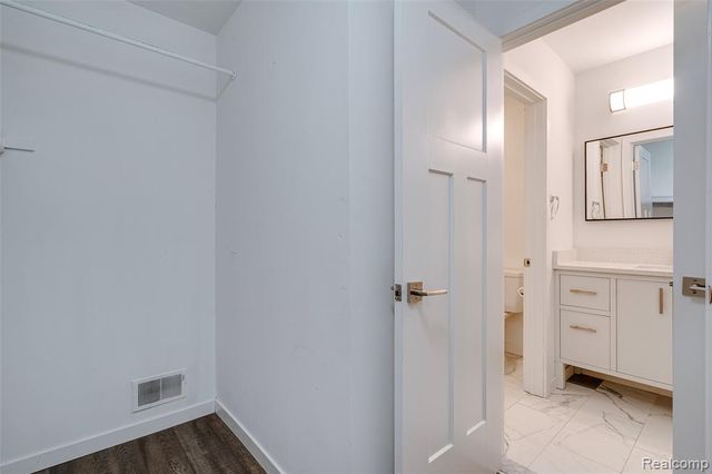 6265 Potomac Circle, West Bloomfield, MI 48322