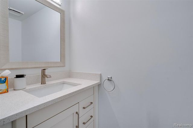 6265 Potomac Circle, West Bloomfield, MI 48322