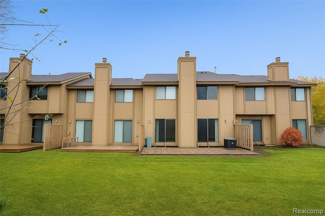 6265 Potomac Circle, West Bloomfield, MI 48322