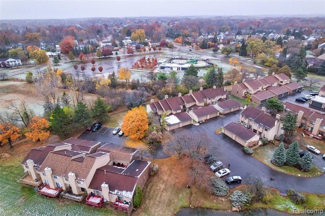 6265 Potomac Circle, West Bloomfield, MI 48322