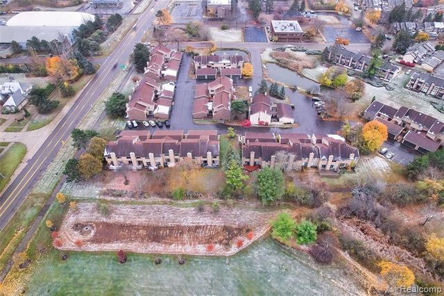 6265 Potomac Circle, West Bloomfield, MI 48322