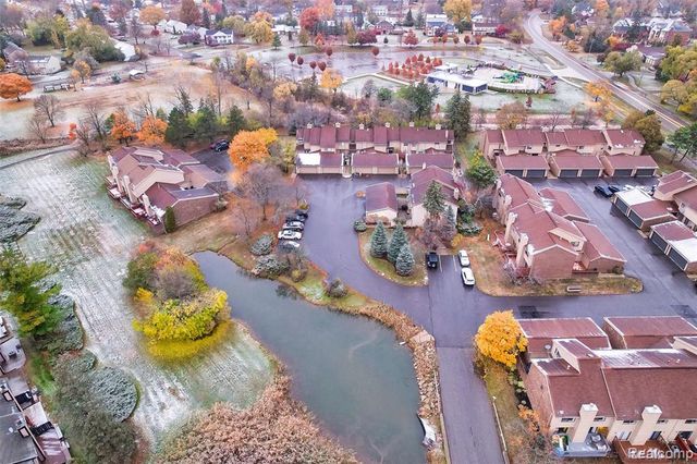 6265 Potomac Circle, West Bloomfield, MI 48322