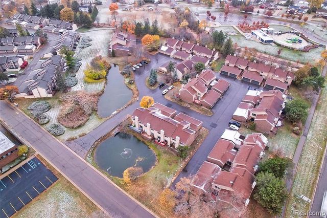 6265 Potomac Circle, West Bloomfield, MI 48322