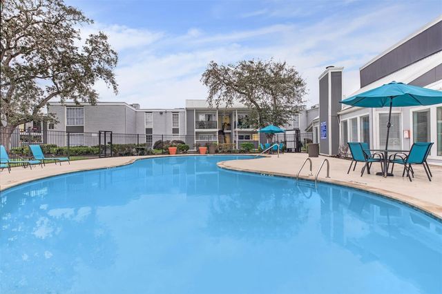 10402 Sandpiper DR 9-115, Houston, TX 77096
