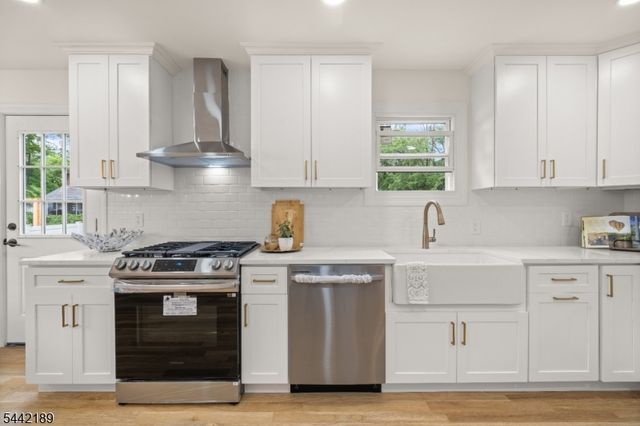 100 Pier Ln, Fairfield Twp., NJ 07004