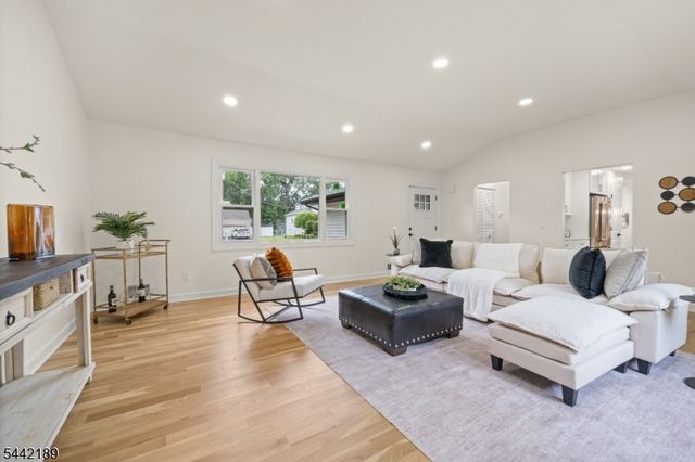 100 Pier Ln, Fairfield Twp., NJ 07004