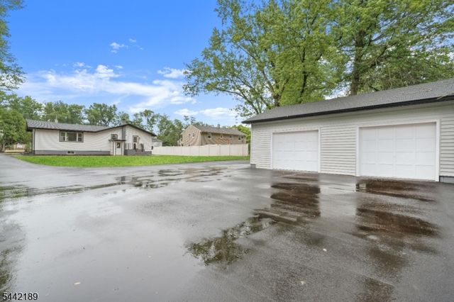 100 Pier Ln, Fairfield Twp., NJ 07004