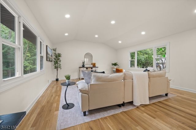 100 Pier Ln, Fairfield Twp., NJ 07004