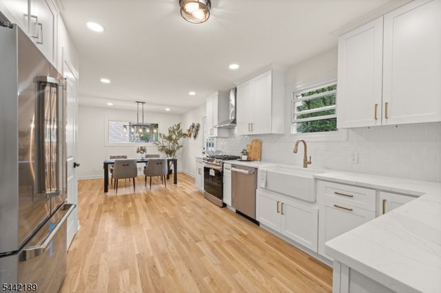 100 Pier Ln, Fairfield Twp., NJ 07004