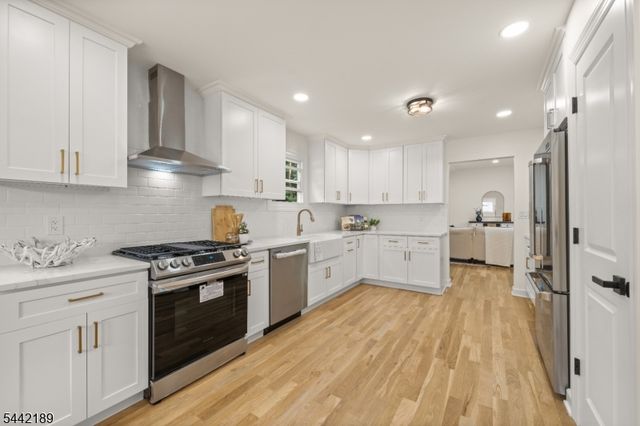 100 Pier Ln, Fairfield Twp., NJ 07004