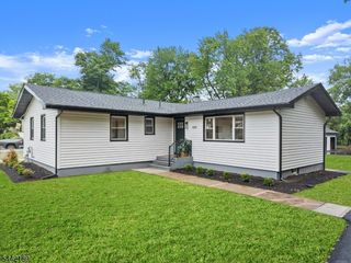 100 Pier Ln, Fairfield Twp., NJ 07004