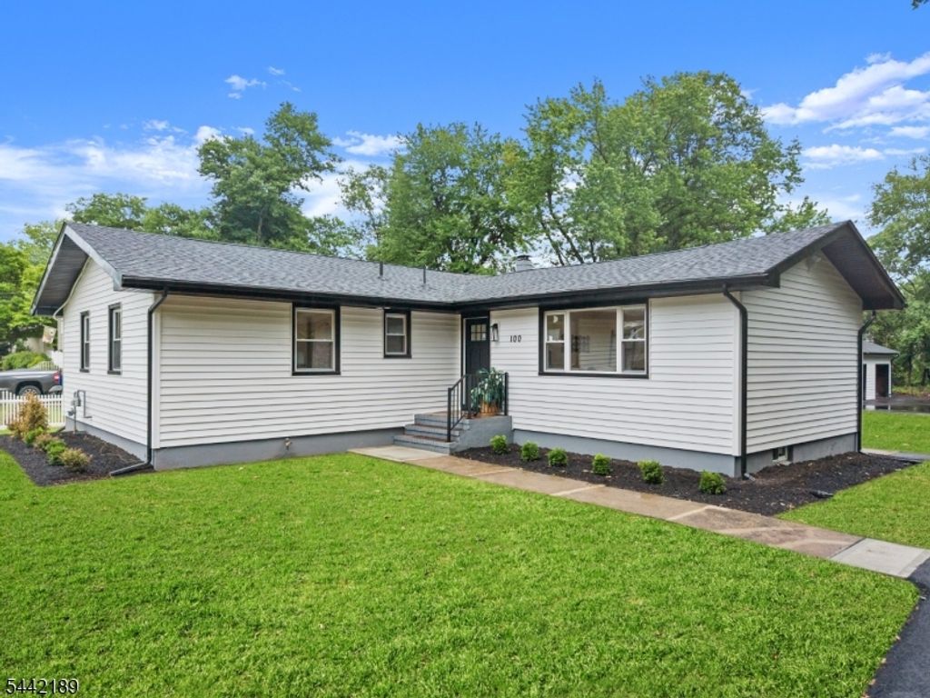 100 Pier Ln, Fairfield Twp., NJ 07004