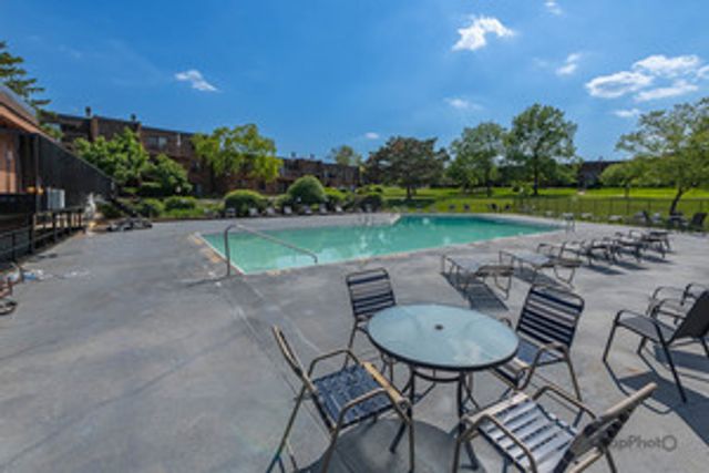 621 Tralee Court 3A, Schaumburg, IL 60193