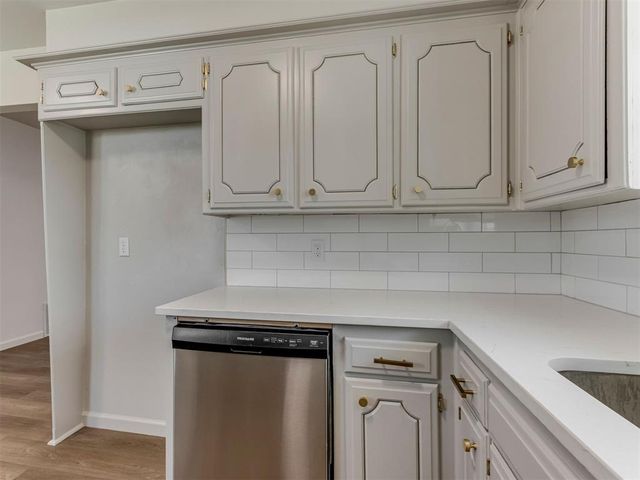 312 E Elder Lane, Mustang, OK 73064
