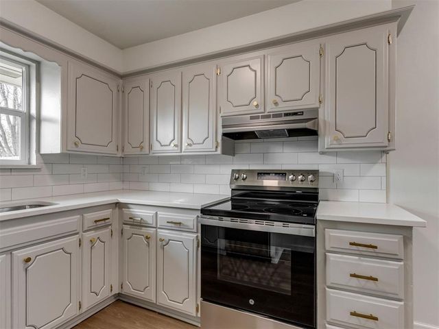 312 E Elder Lane, Mustang, OK 73064