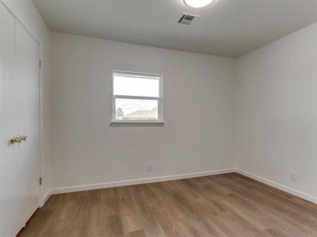 312 E Elder Lane, Mustang, OK 73064