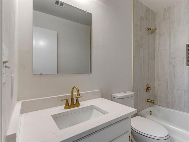 312 E Elder Lane, Mustang, OK 73064