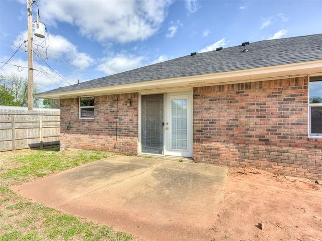 312 E Elder Lane, Mustang, OK 73064
