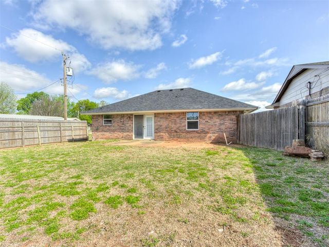 312 E Elder Lane, Mustang, OK 73064