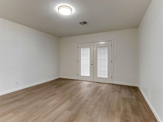 312 E Elder Lane, Mustang, OK 73064