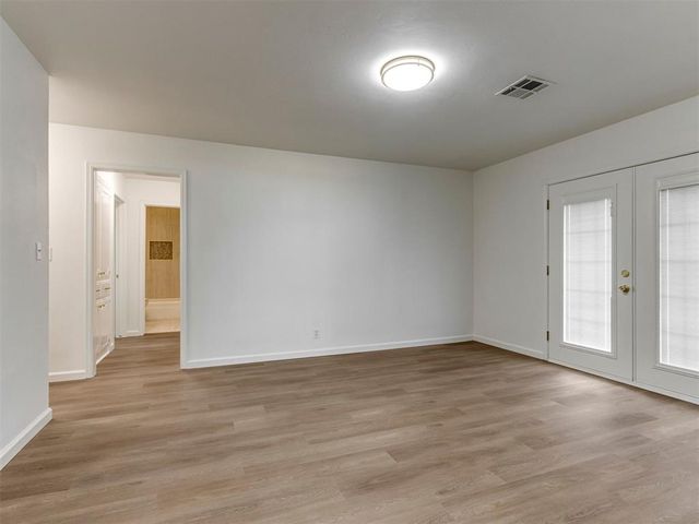 312 E Elder Lane, Mustang, OK 73064