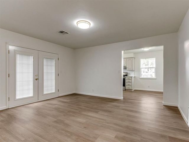 312 E Elder Lane, Mustang, OK 73064
