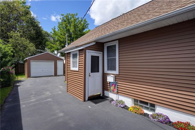 227 Hillcrest St, Rochester, NY 14609