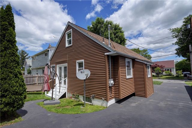 227 Hillcrest St, Rochester, NY 14609