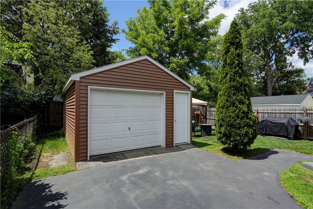227 Hillcrest St, Rochester, NY 14609