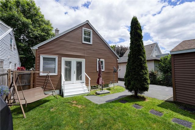227 Hillcrest St, Rochester, NY 14609
