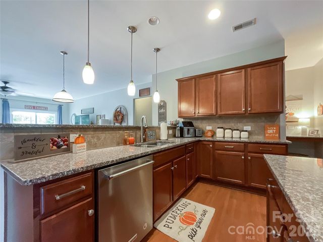 1401 Yellow Daisy Drive, Matthews, NC 28104