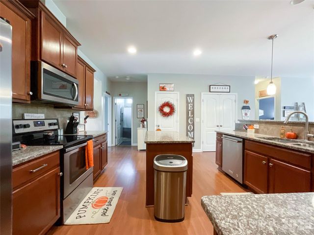 1401 Yellow Daisy Drive, Matthews, NC 28104