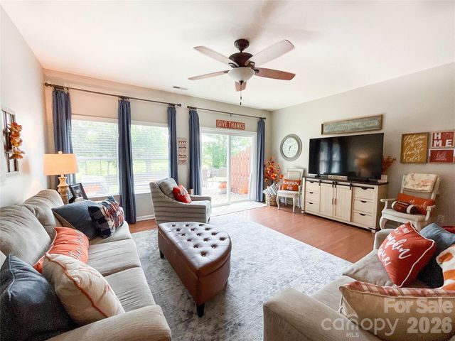 1401 Yellow Daisy Drive, Matthews, NC 28104