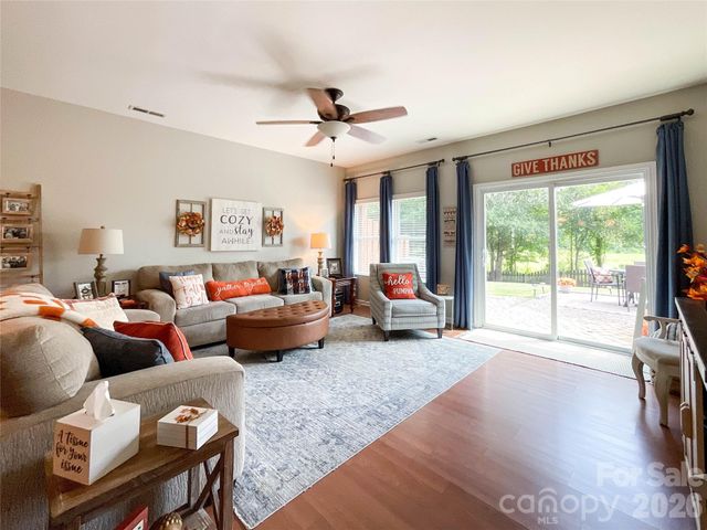1401 Yellow Daisy Drive, Matthews, NC 28104