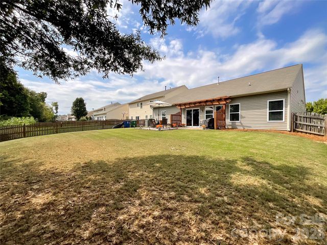 1401 Yellow Daisy Drive, Matthews, NC 28104