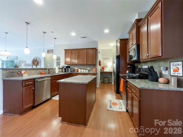 1401 Yellow Daisy Drive, Matthews, NC 28104