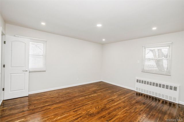 15 Center Drive, Syosset, NY 11791