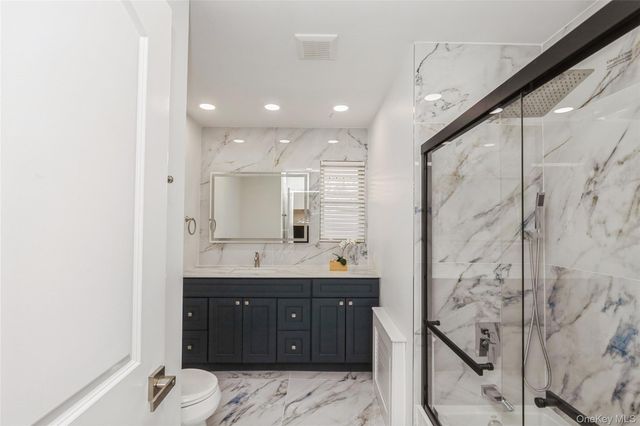 15 Center Drive, Syosset, NY 11791