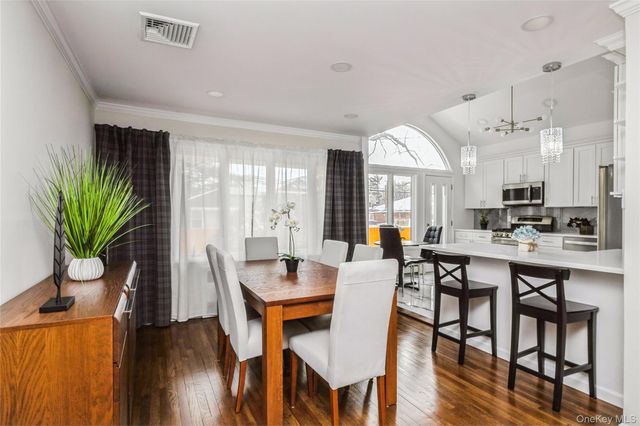 15 Center Drive, Syosset, NY 11791